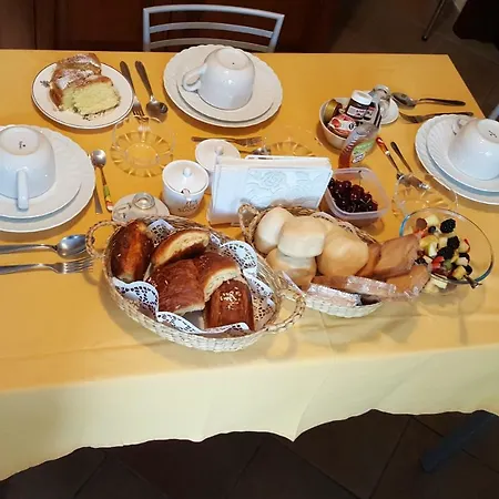 ベッド・アンド・ブレックファスト La Casina Del Sole Monticelli dʼOngina